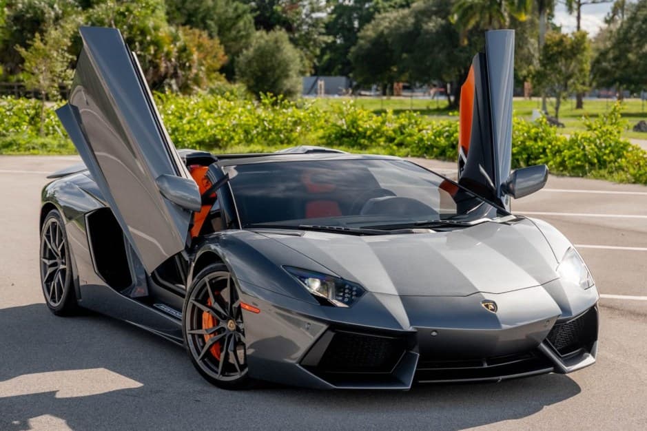 2015 Lamborghini Aventador sold for $353,000
