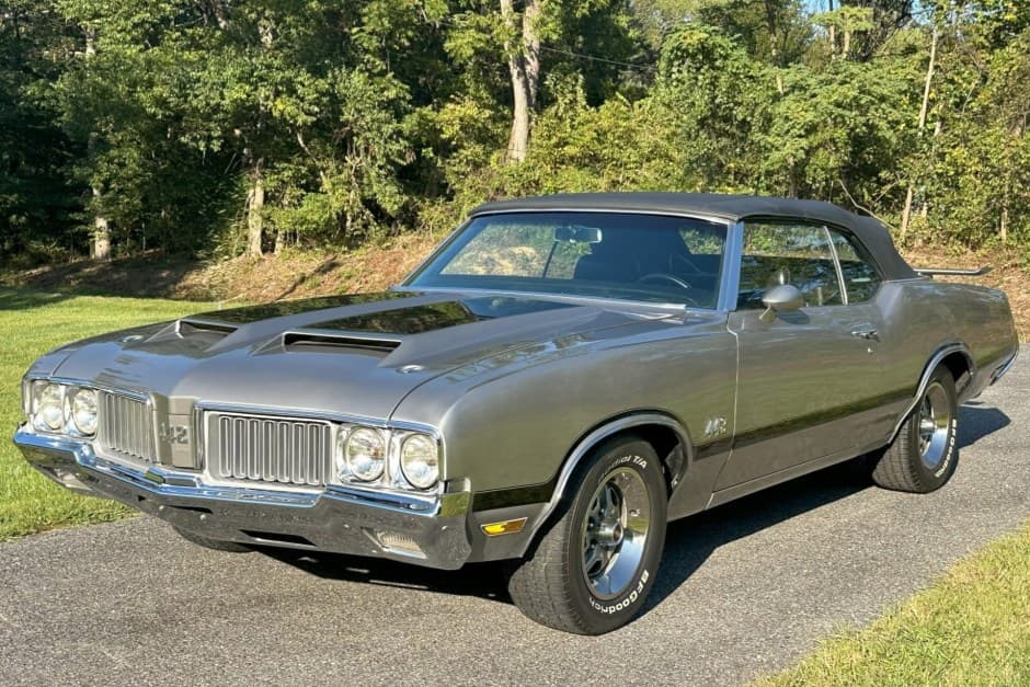 1970 Oldsmobile Cutlass sold for $32,200