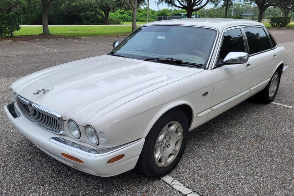 2002 Jaguar X308 XJ (1998-2003) sold for $5,000