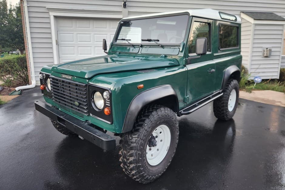 1999 Land Rover 90 / Defender 90 (Euro Spec) sold for $28,250