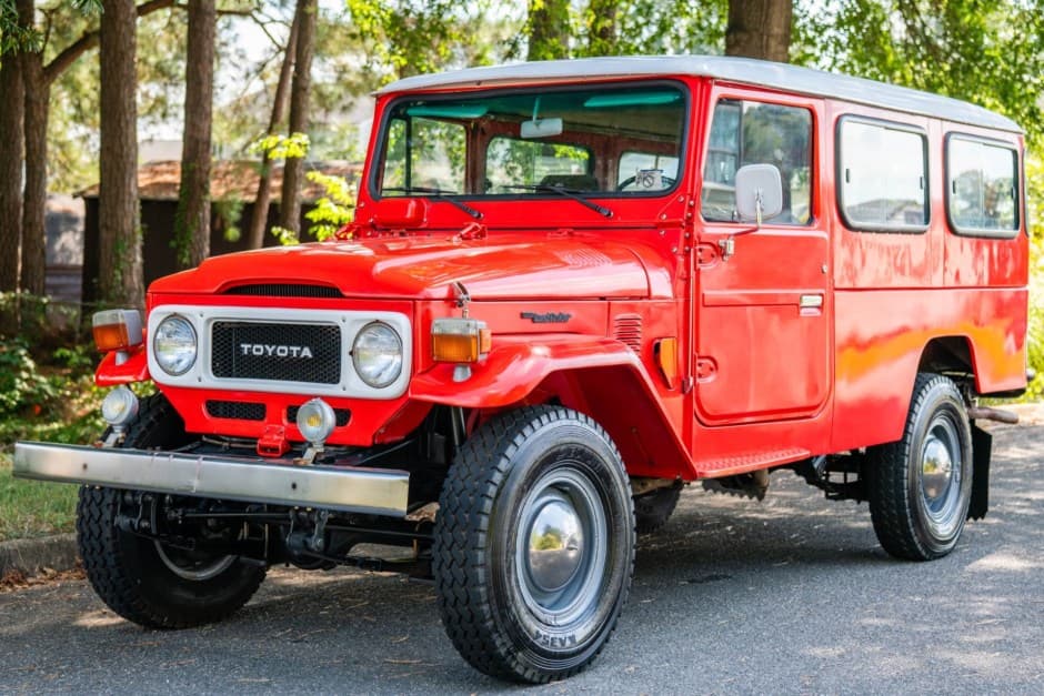 1982 Toyota Land Cruiser FJ45 sold for $17,500