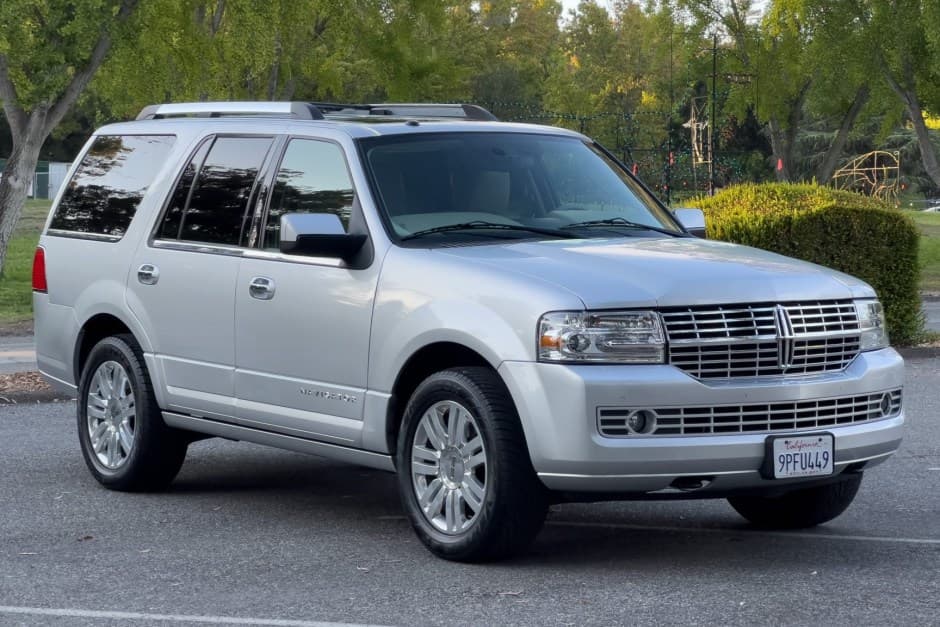 2013 Lincoln Navigator sold for $17,000