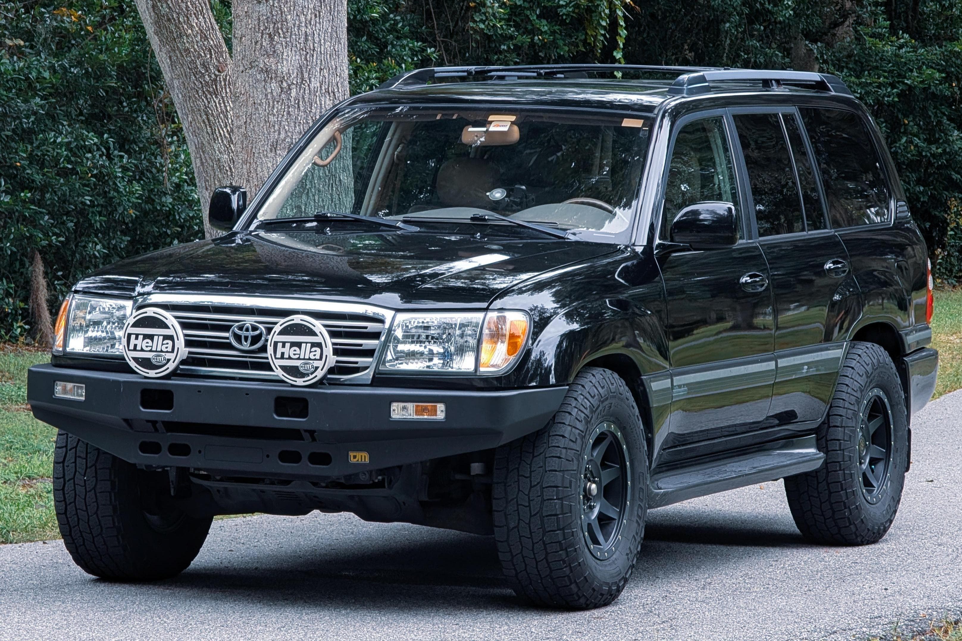 2004 Toyota Land Cruiser sold for $10,200