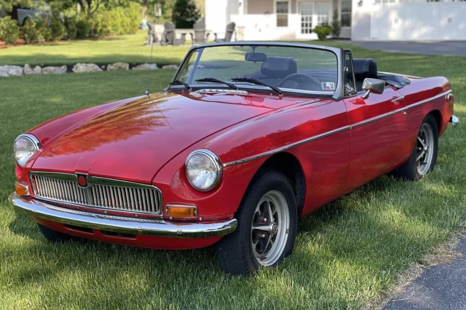 1974 MG MGB sold for $8,800