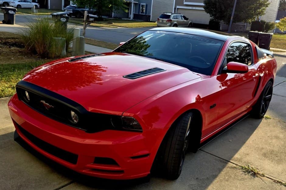 2013 Ford Mustang S197 2005-2014 sold for $14,000