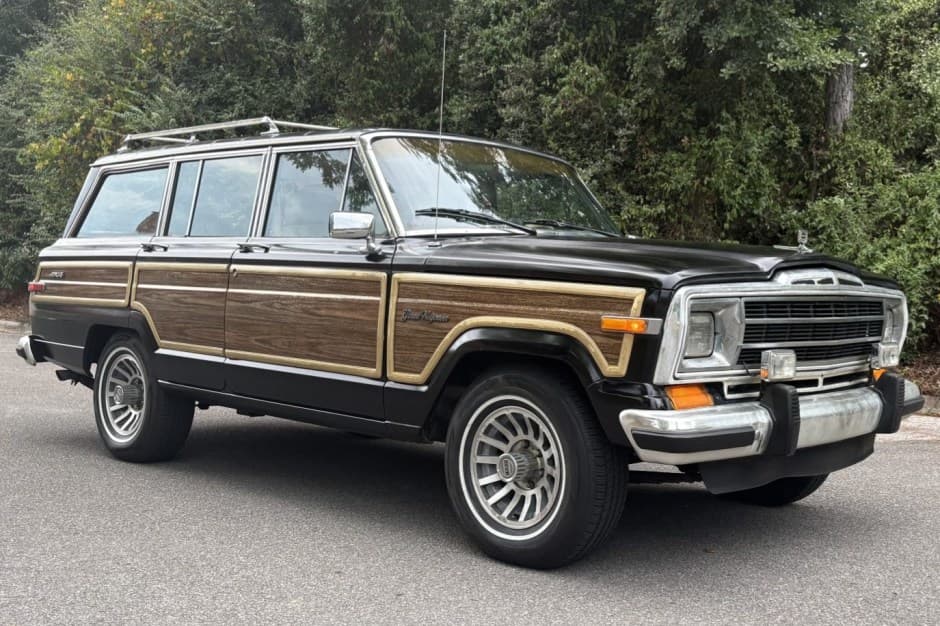 1988 Jeep SJ Grand Wagoneer sold for $13,750