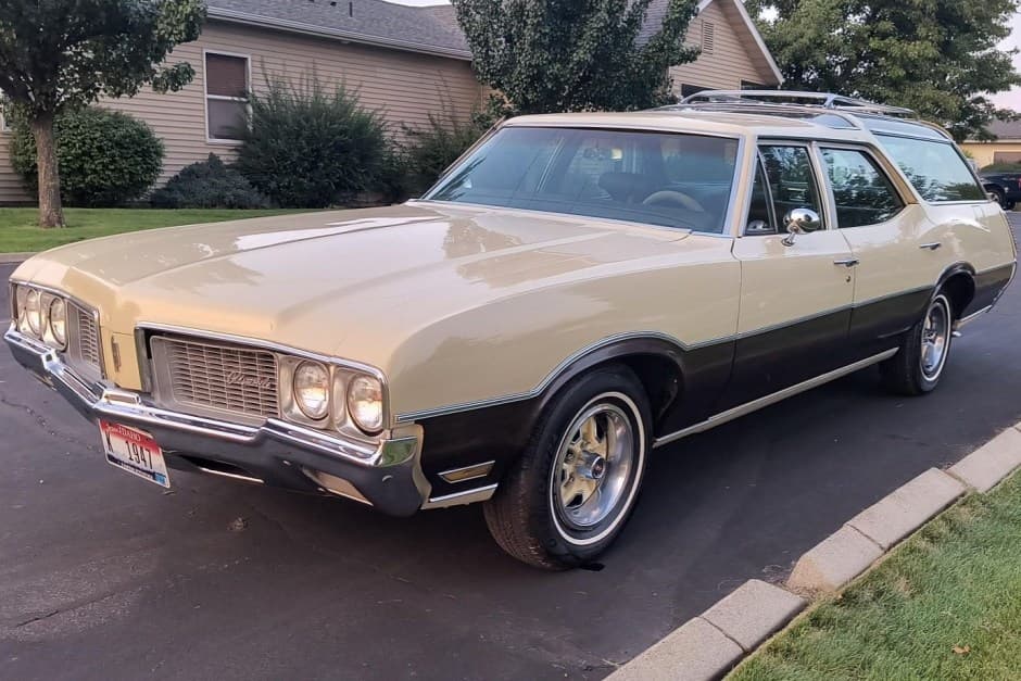 1970 Oldsmobile Vista Cruiser sold for $13,500