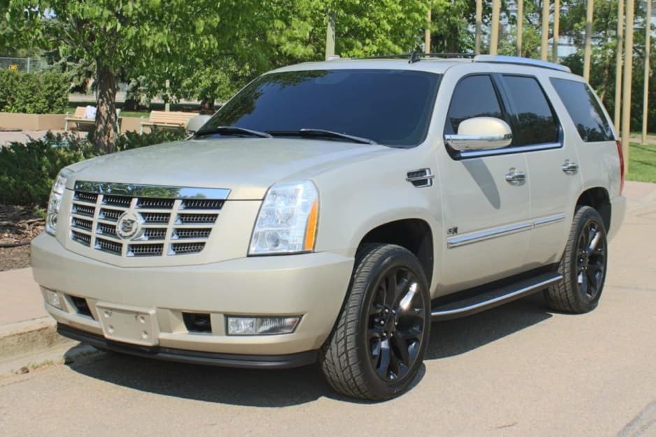 2008 Cadillac Escalade & EXT GMT900 (2007-2014) sold for $8,088