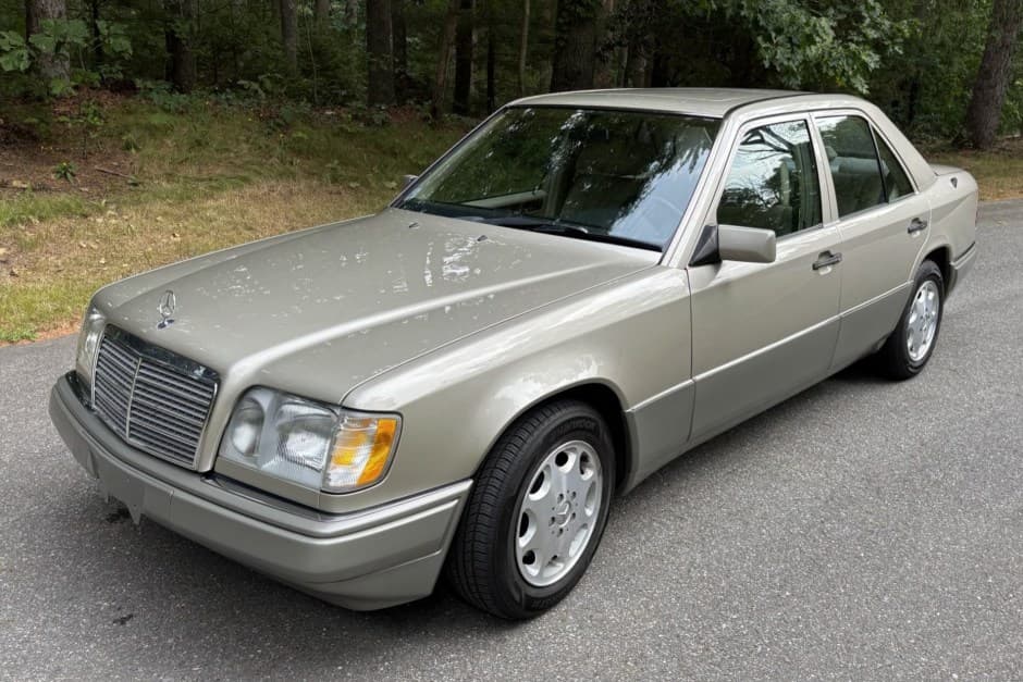 1995 Mercedes-Benz W124 E-Class sold for $12,300