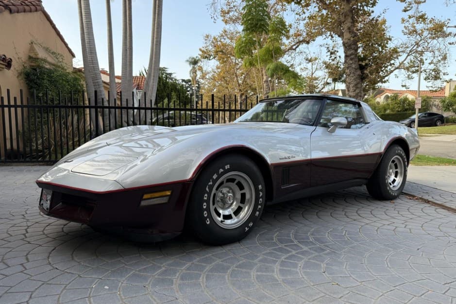1982 Chevrolet Corvette C3 sold for $8,800