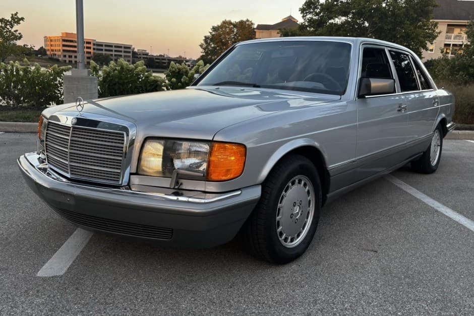 1988 Mercedes-Benz W126 S-Class sold for $6,500