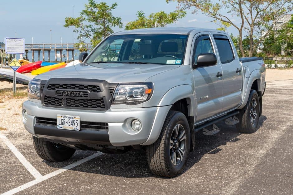 2005 Toyota Tacoma (N1X0 1995-2005) sold for $18,005