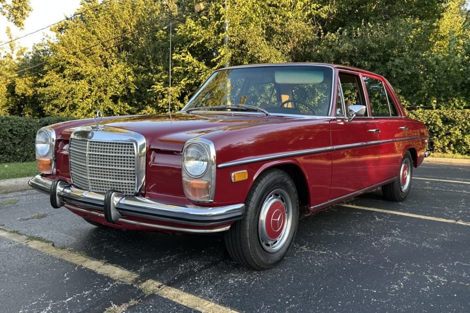 1972 Mercedes-Benz W114 & W115 sold for $9,800