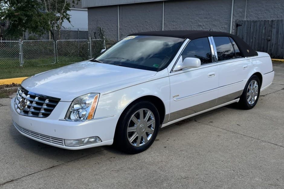 2006 Cadillac DTS sold for $9,400