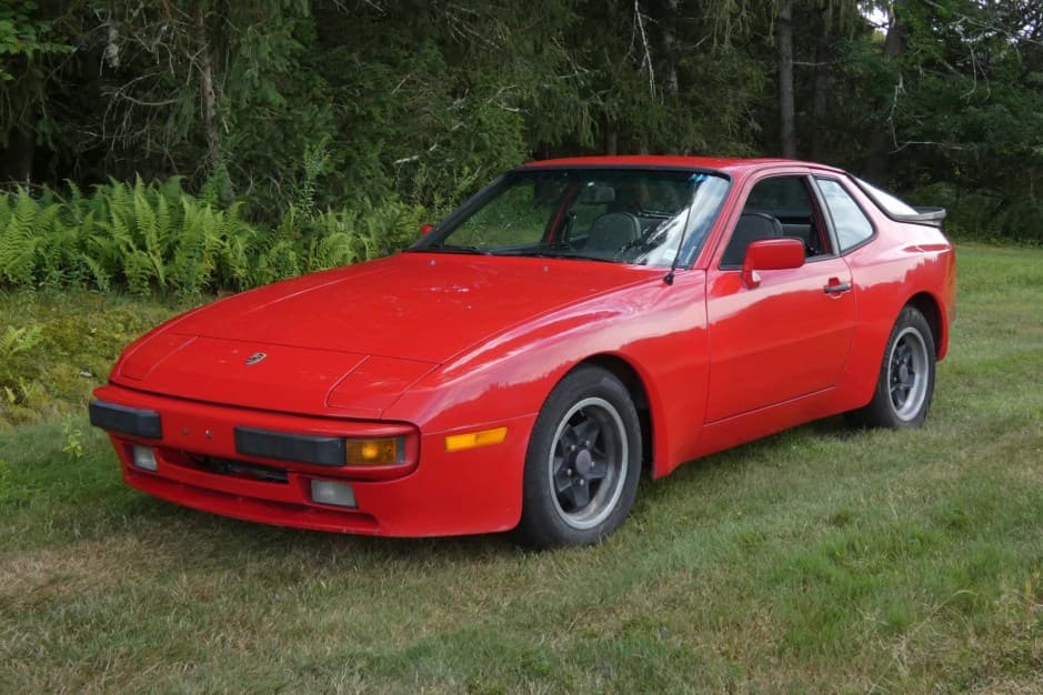 1983 Porsche 944 sold for $10,100