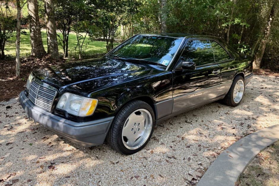 1994 Mercedes-Benz W124 E-Class sold for $8,300