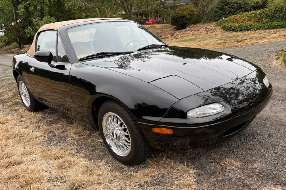 1992 Mazda NA MX-5 Miata sold for $15,000