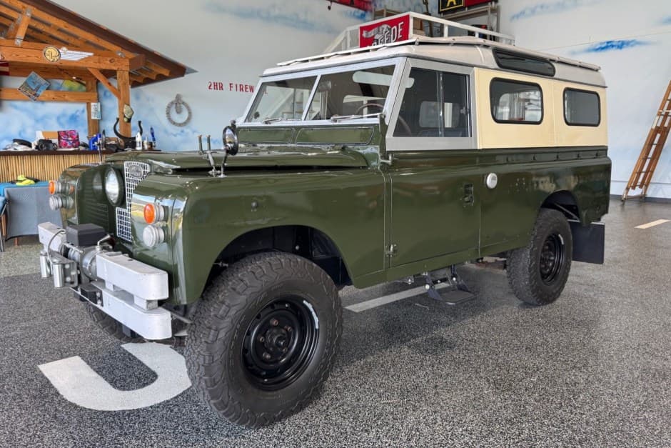1965 Land Rover Series 109 sold for $17,000