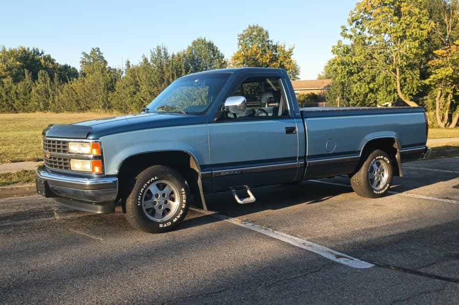 1992 Chevrolet C/K GMT400 (1988-2002) sold for $10,300