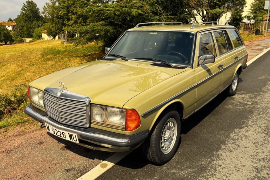 1984 Mercedes-Benz W123 sold for $19,000