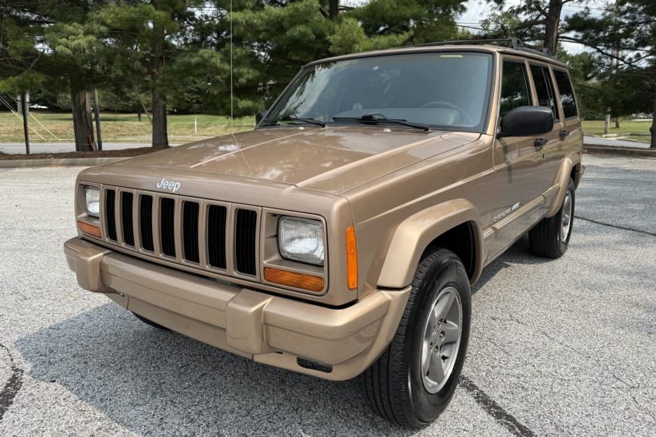 1999 Jeep XJ Cherokee sold for $9,600