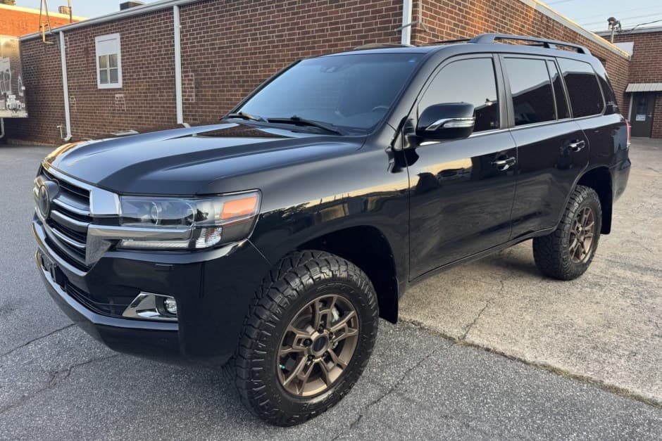 2020 Toyota Land Cruiser 200-Series sold for $94,000