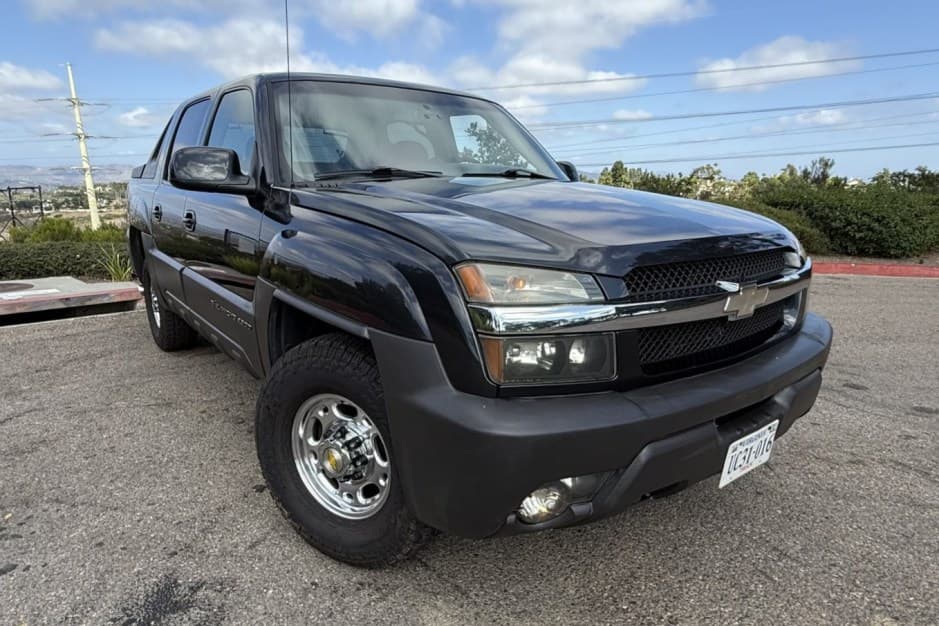 2004 Chevrolet Avalanche sold for $12,250