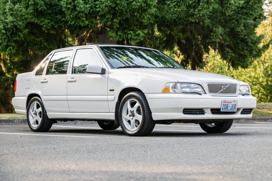 1998 Volvo  sold for $12,750
