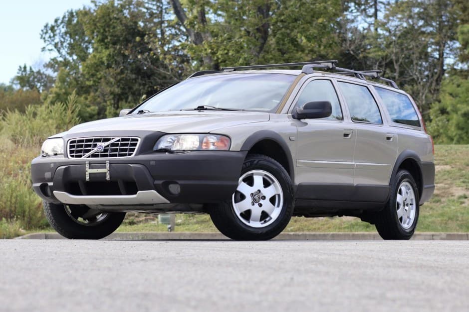 2001 Volvo V70 sold for $8,455