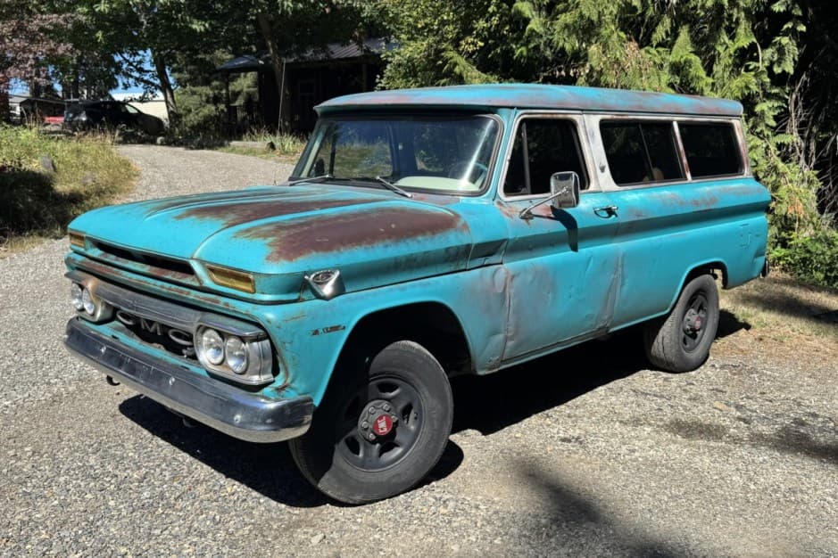 1965 GMC Suburban (1960-1966) sold for $44,000