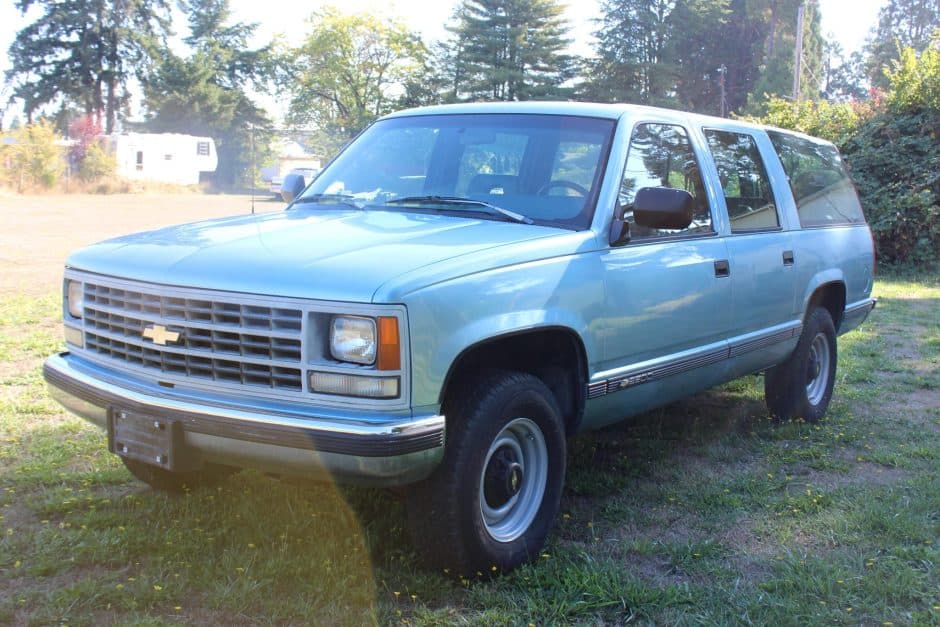 1993 Chevrolet Suburban (GMT400 1992-1999) sold for $5,100