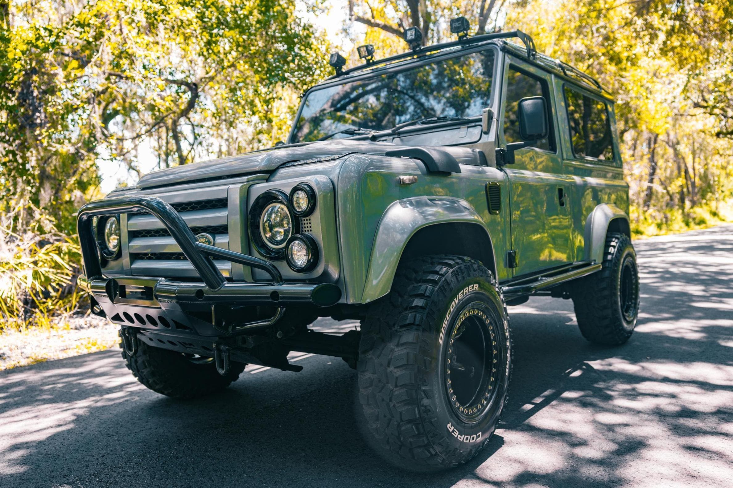 1986 Land Rover Defender sold for $26,000