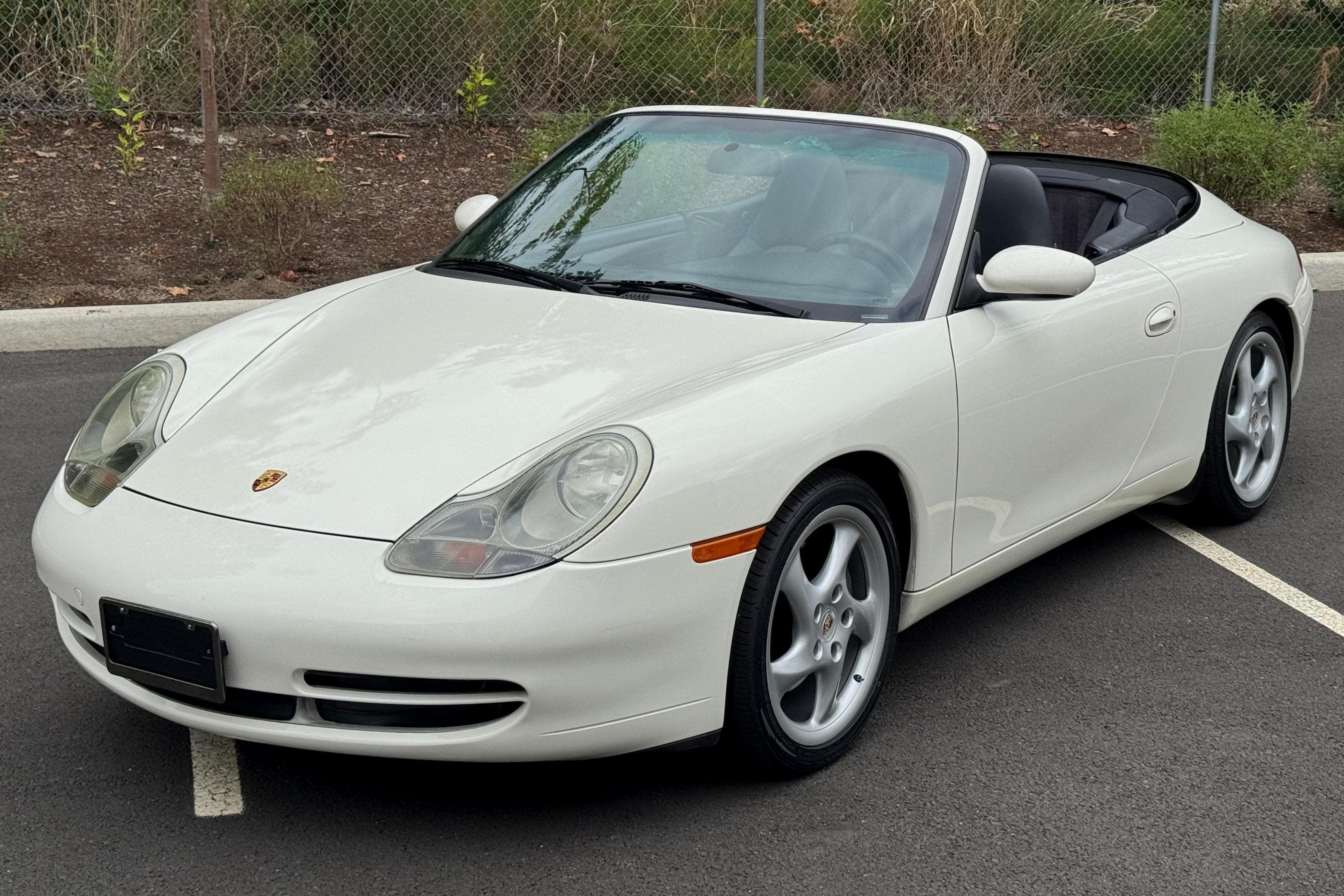 2000 Porsche 996 911 sold for $14,000
