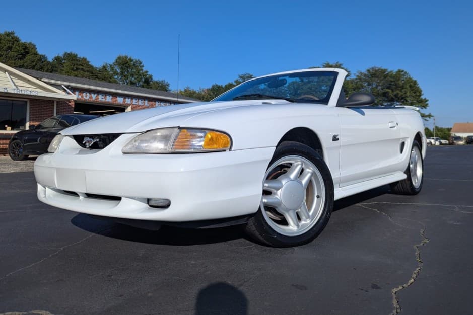 1995 Ford Mustang SN95 1994-2004 sold for $11,000