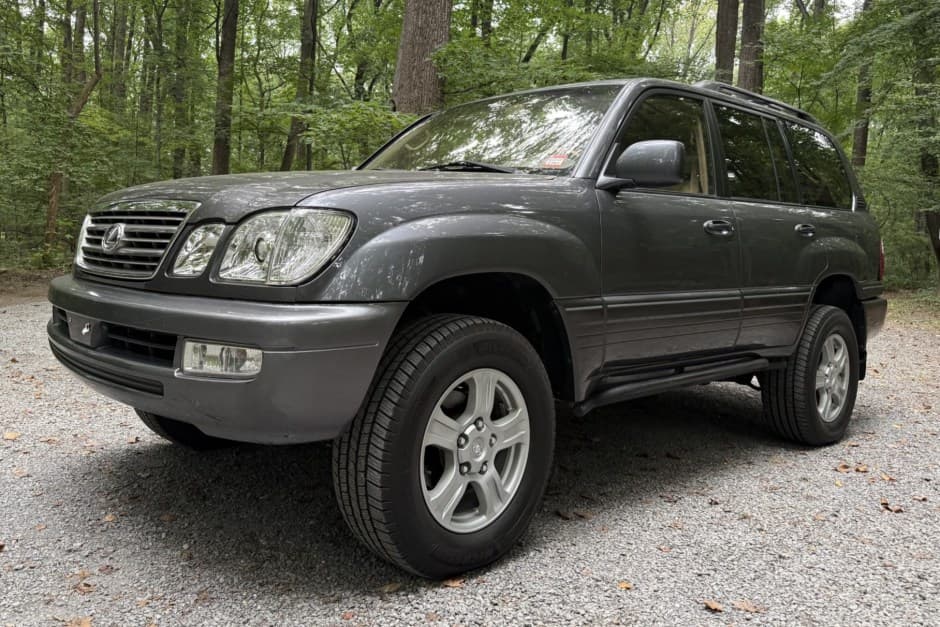 2003 Lexus LX470 sold for $17,000