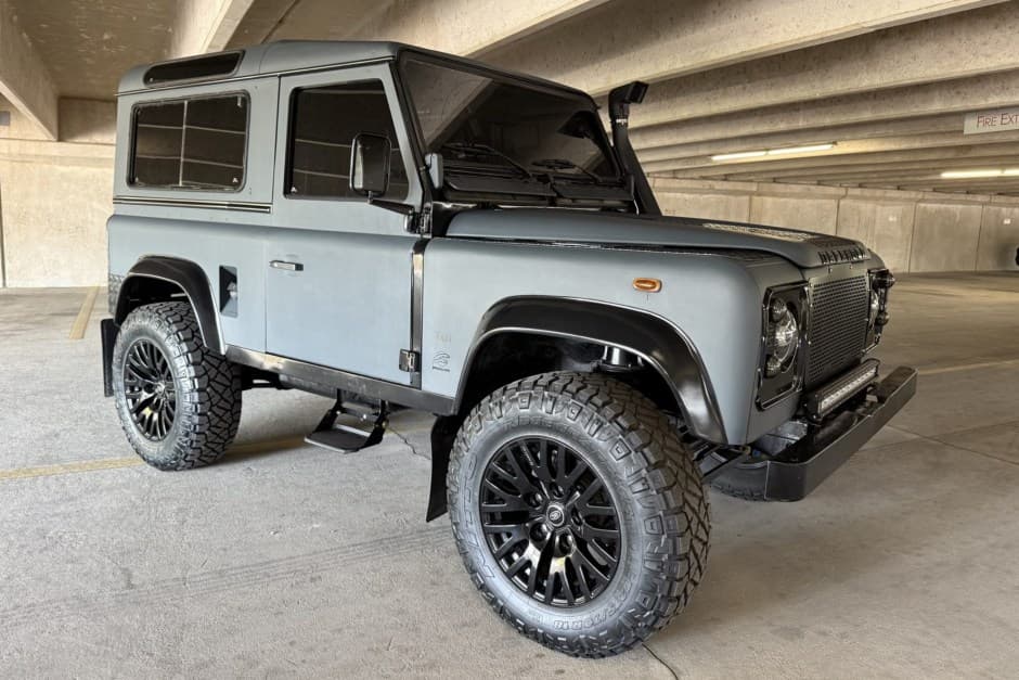 1991 Land Rover 90 / Defender 90 (Euro Spec) sold for $33,000