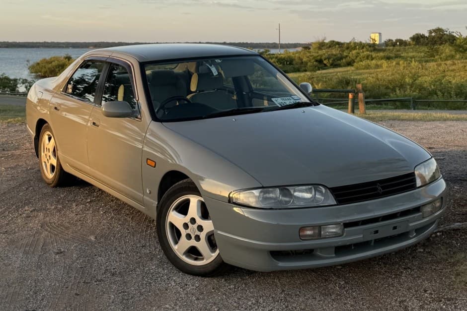 1995 Nissan R33 Skyline sold for $8,600