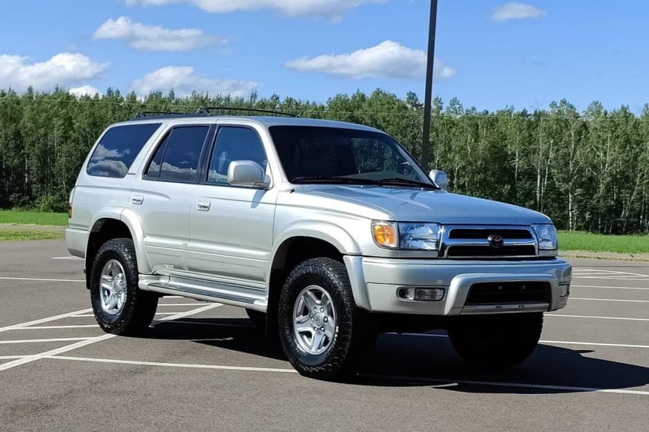 2000 Toyota 4Runner (N180) sold for $17,250
