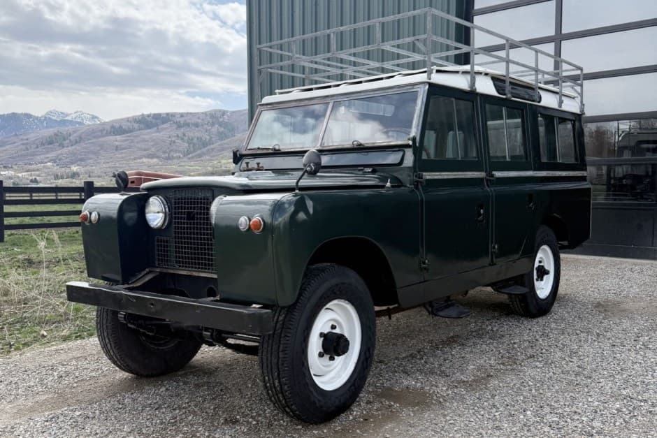 1964 Land Rover Series 109 sold for $8,900