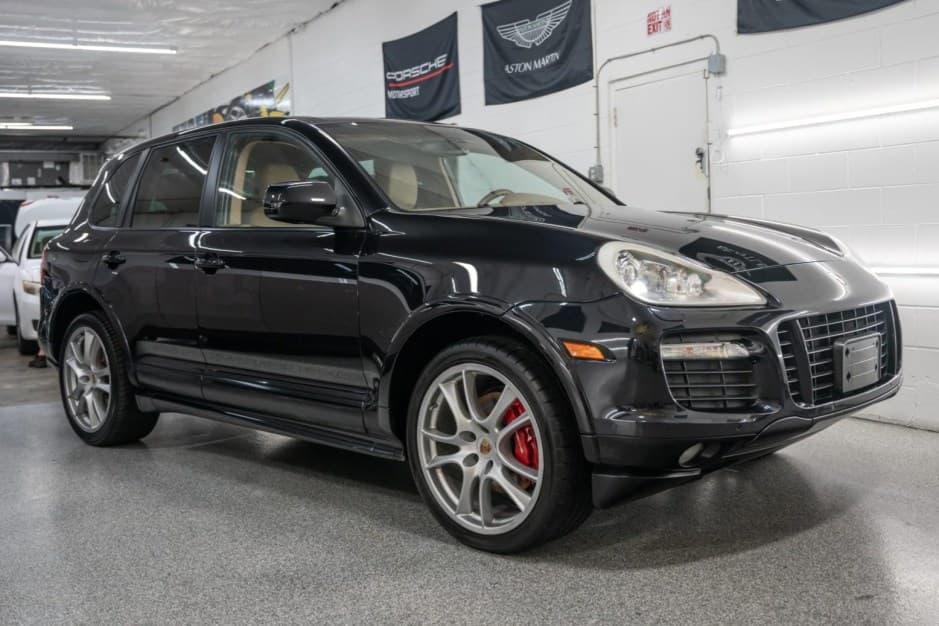 2008 Porsche 955/957 Cayenne (2003-2010) sold for $32,000