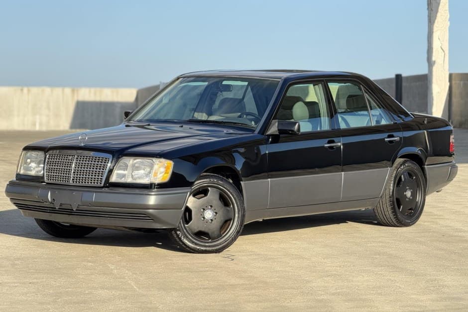 1994 Mercedes-Benz W124 E-Class sold for $4,300