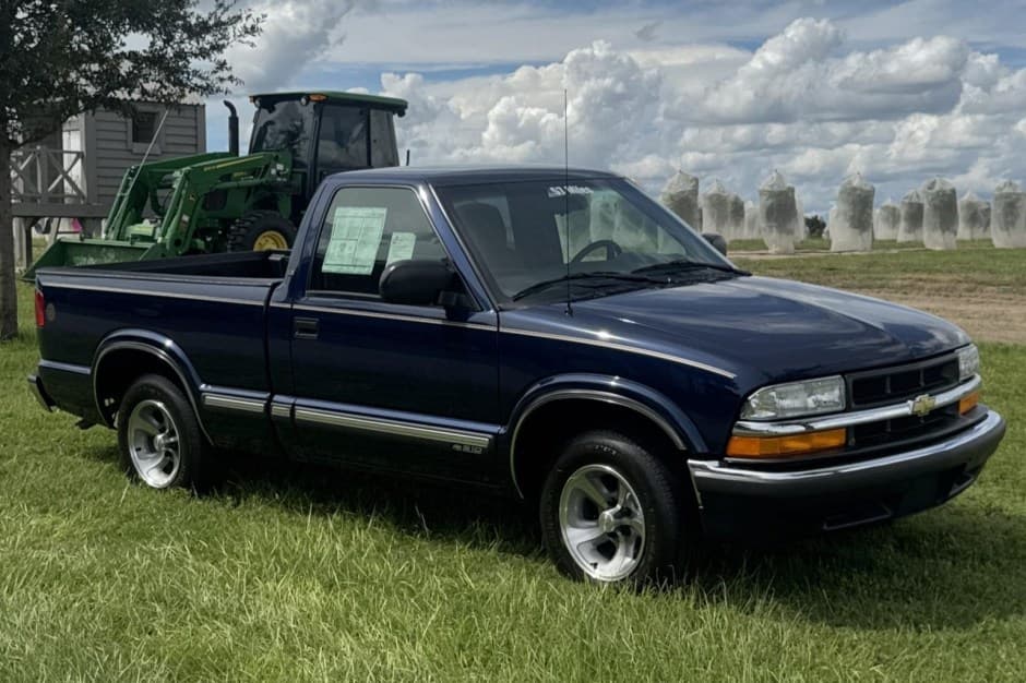 2002 Chevrolet S-10 (1994-2004) sold for $19,500