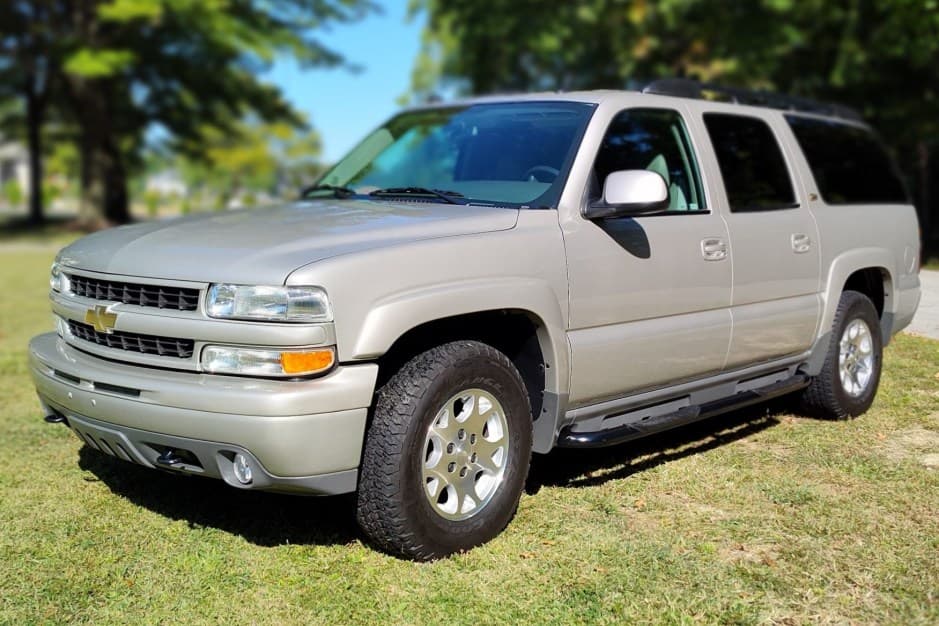 2004 Chevrolet Suburban (GMT800 2000-2006) sold for $28,250
