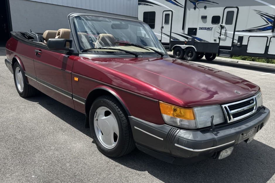 1993 Saab 900 sold for $6,500