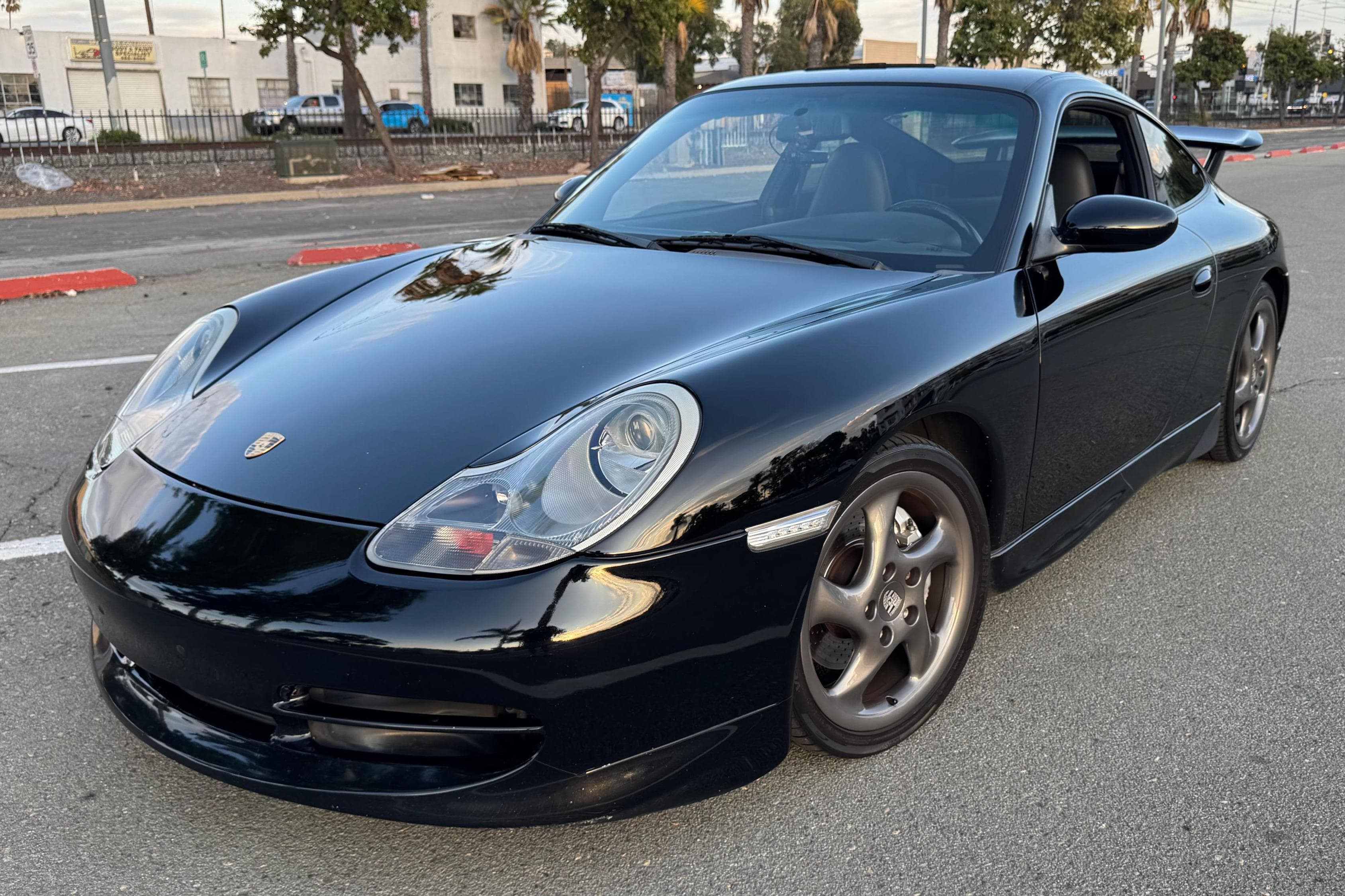 1999 Porsche 996 911 sold for $22,498