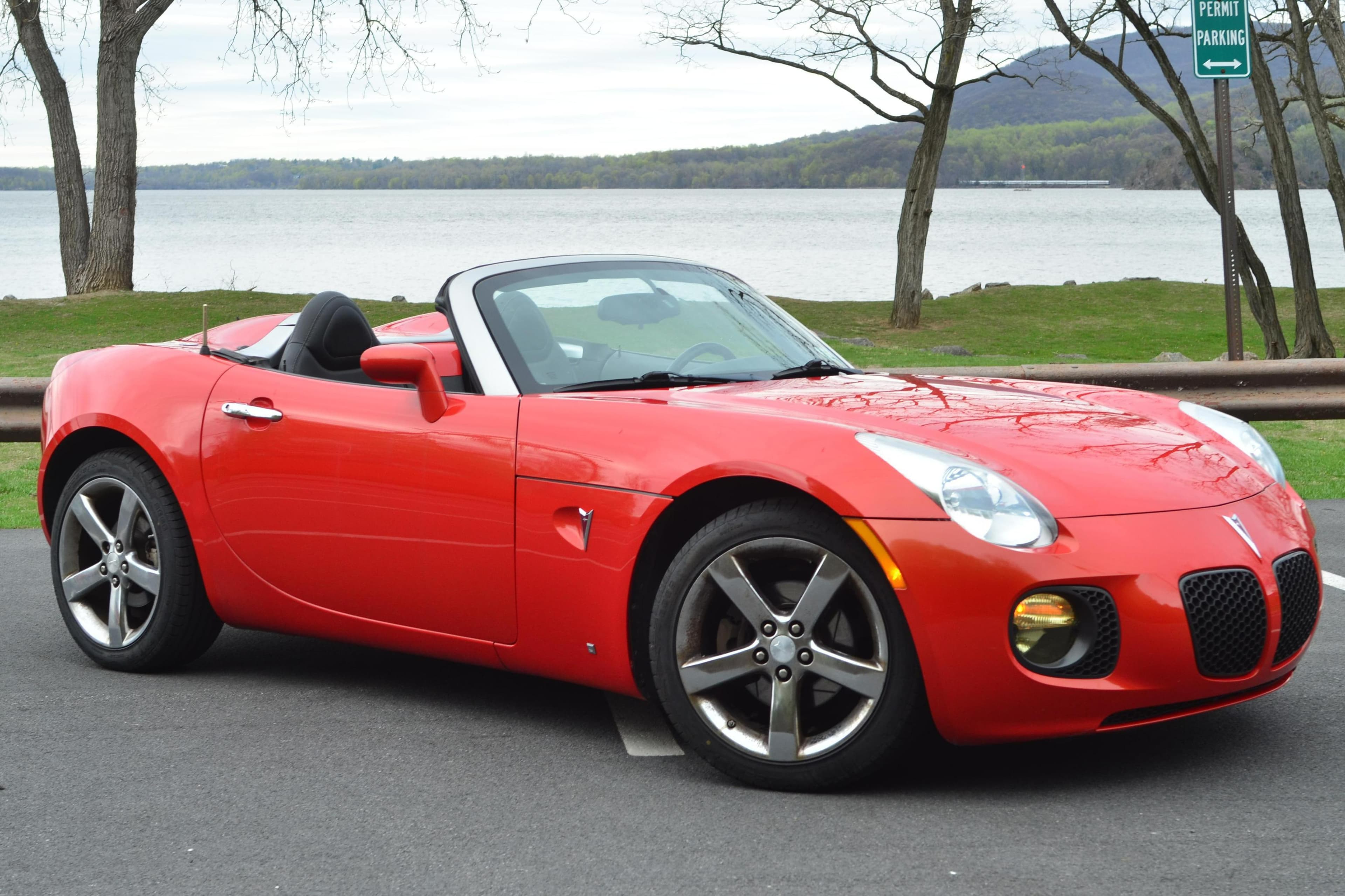 2008 Pontiac Solstice sold for $7,200