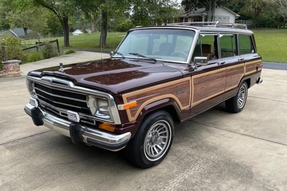 1988 Jeep SJ Grand Wagoneer sold for $20,999