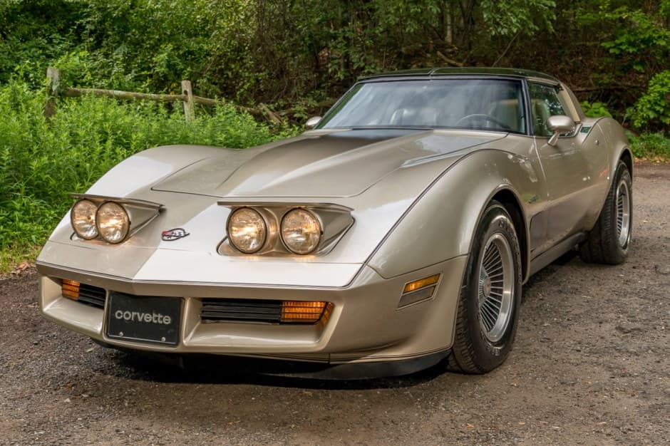 1982 Chevrolet Corvette C3 sold for $15,000