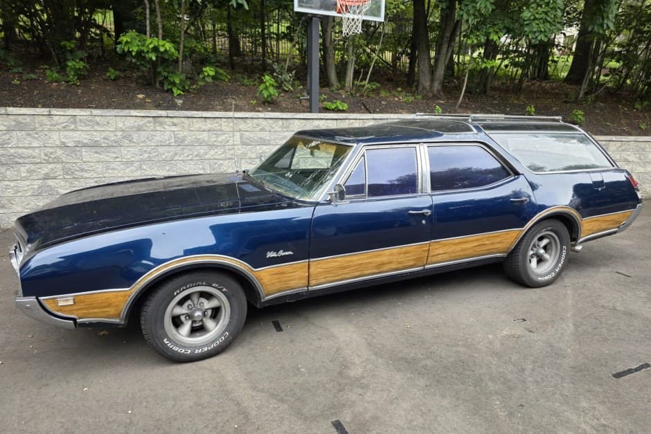 1969 Oldsmobile Vista Cruiser sold for $6,650