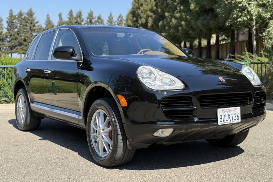 2006 Porsche 955/957 Cayenne (2003-2010) sold for $10,000